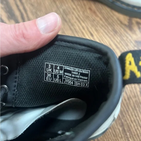 Big kid size 4 doc martens boots - Picture 5 of 6